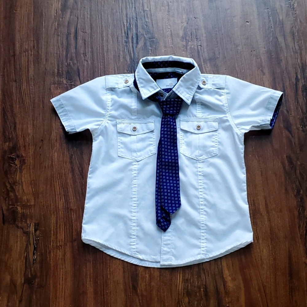 🎉Buy any 3 with this emoji for $15 NWOT - boys button-up shirt w/matching tie